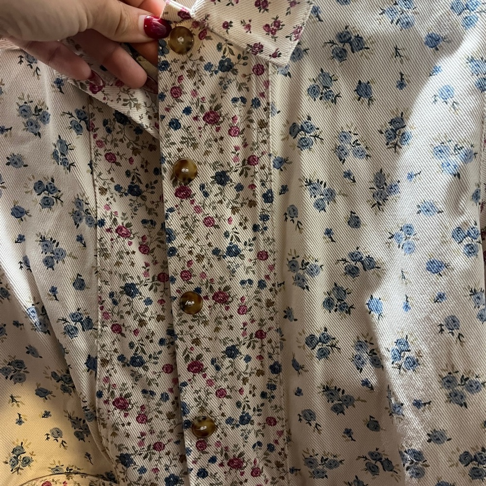 Sézane Floral-Lined Jean Jacket in Cream with Blue and Pink Flowers - Picture 3 of 8